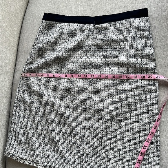 Weekend Max Mara tweed skirt with fringe bottom and silver threads EUC NWOT - Picture 10 of 10